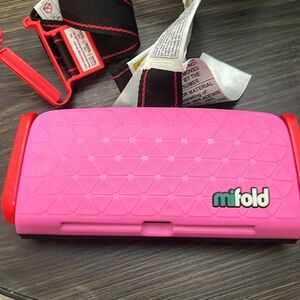Mifold booster seat